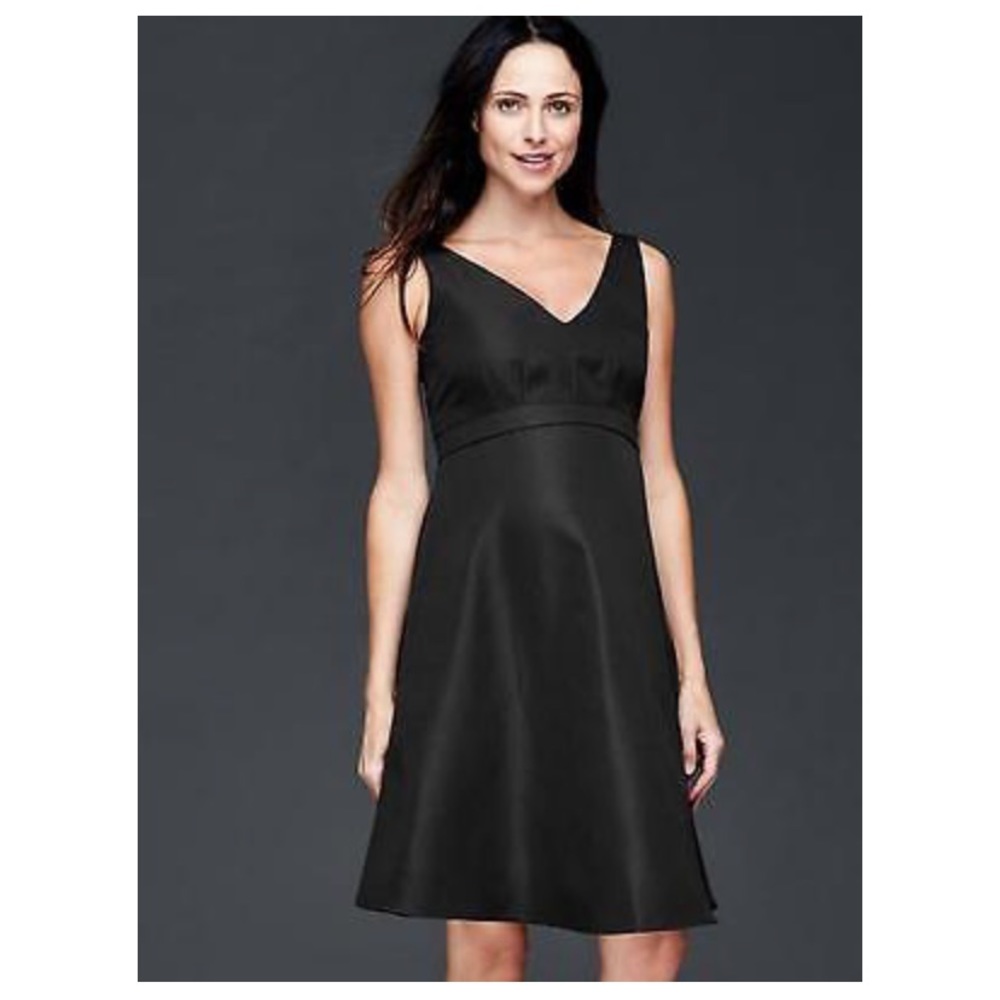 Gap double v neck maternity dress - NWT